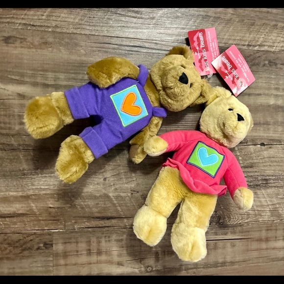 Hallmark Collectibles “Kiss Kiss Bears” Plush Teddy Bears WITH tags - Picture 2 of 6